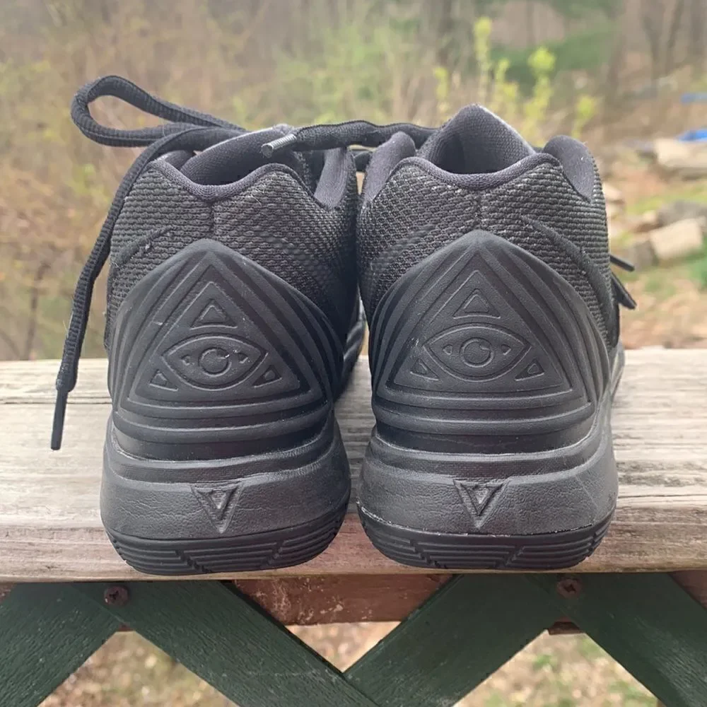 Nike Kyrie 5 Red Carpet Sneakers Sz 2Y